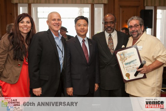 28683192_b43VW9-5-552x368