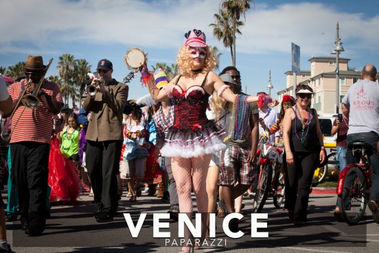 MARDI-GRAS-PARADE-103-X2-1-552x368