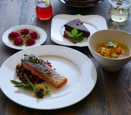 FBPS Salmon Meal w plates 332