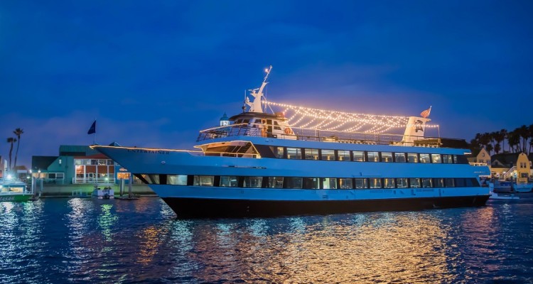 Entertainer night village 950x700